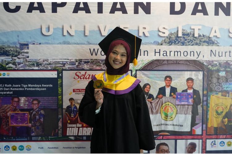 Cerita Nafisah, Wisudawan Berprestasi Unej yang Hafal Al Quran 30 Juz