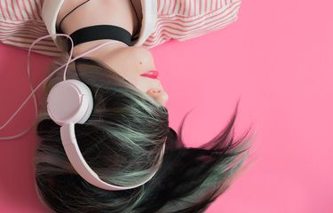 Musik bisa digunakan untuk terapi kesehatan juga mengundang kantuk.