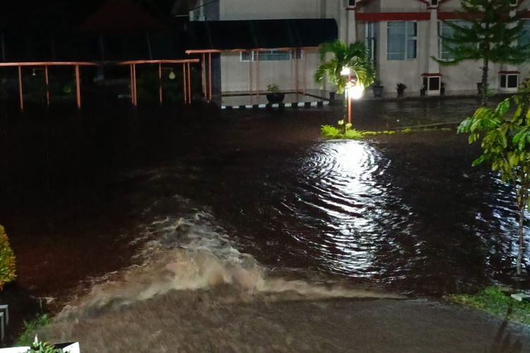Gedung DPRD Solok Selatan, Sumatera Barat kebanjiran, Minggu (3/3/2024) dinihari WIB 