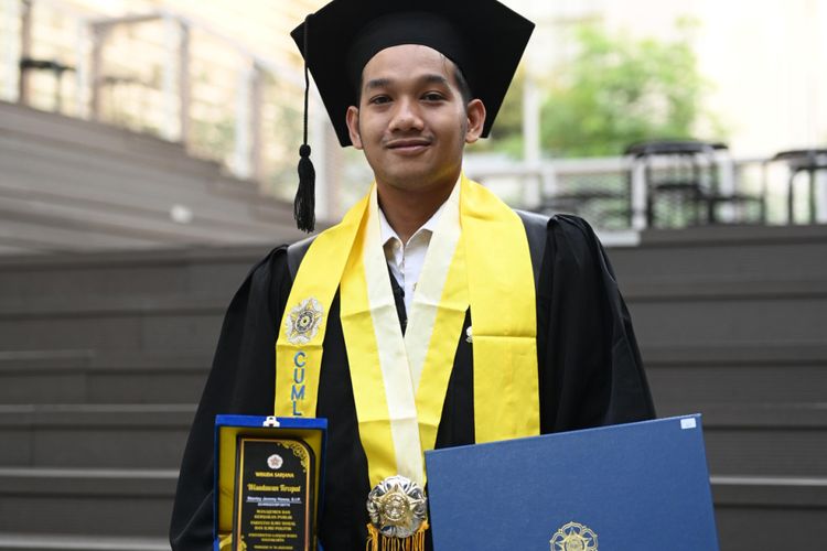 Kisah Stanley, Sukses Jadi Wisudawan Tercepat di UGM IPK di Atas 3,5