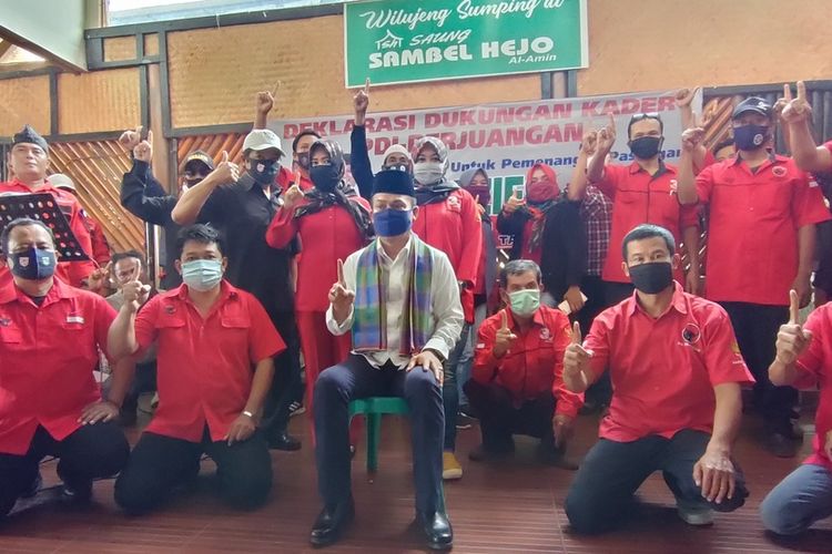 Mantan pengurus sekaligus kader dari 22 PAC PDIP Kabupaten Tasikmalaya, mendeklarasikan diri mengalihkan dukungan ke pasangan calon yang tak diusung partainya di Pilkada Tasikmalaya 2020, Jumat (9/10/2020).