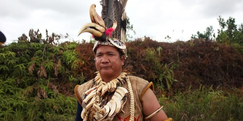 Bajik Misak, tokoh muda Dayak Agabag. Tradisi upacara bedolob merupakan pengadilan Tuhan yang diyakini Suku Dayak Agabak sebagai pengadilan yang paling adil. Karena selain disaksikan oleh leluhur mereka, pengadilan tersebut  juga merupakan pengadilan dari sang penguasa alam raya.