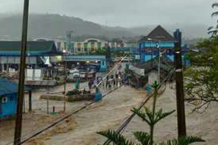 Banjir melanda kawasan Pelabuhan Ratu, Sabtu (14/1/2017).