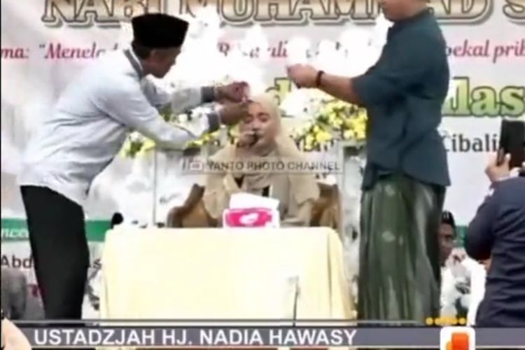 Qoriah Nadia Hawasy disawer saat melantunkan Ayat Suci Alquran di Kabupaten Pandeglang, Oktober 2021 lalu.