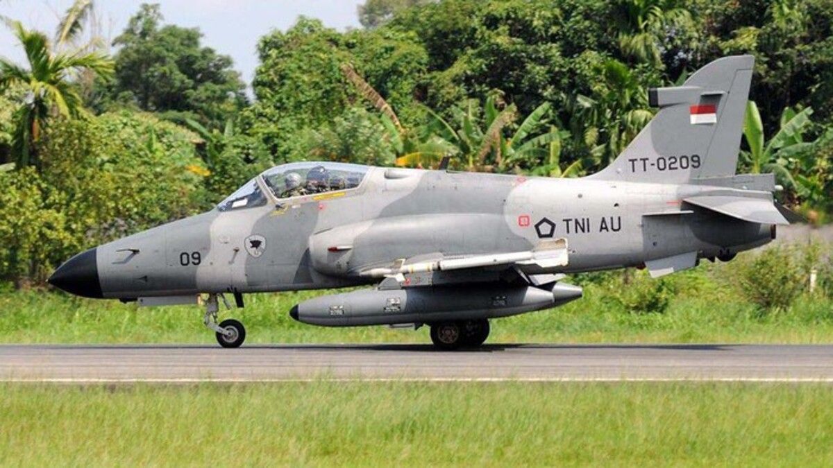 Pecah Ban, Pesawat Hawk TNI AU Gagal Lepas di Pekanbaru