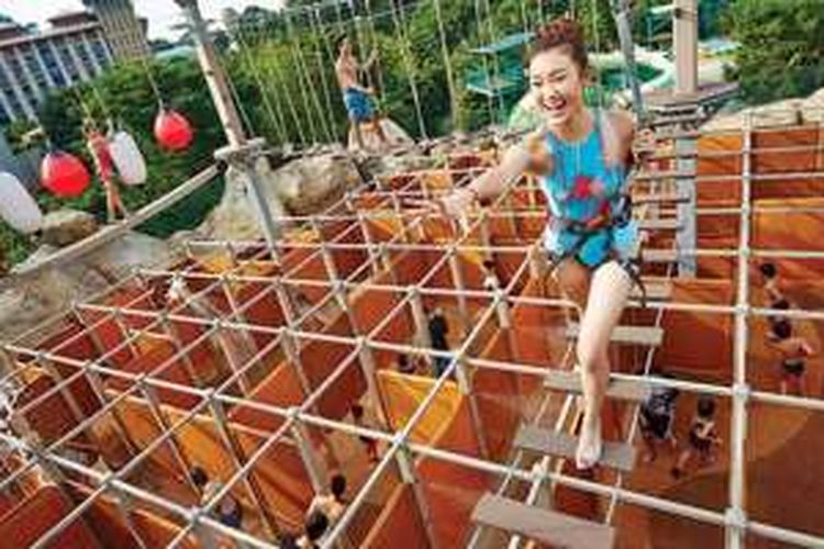 Permainan Wet Maze yang seru dan menguji adrenalin. Sumber foto: Dok. Resorts World Sentosa