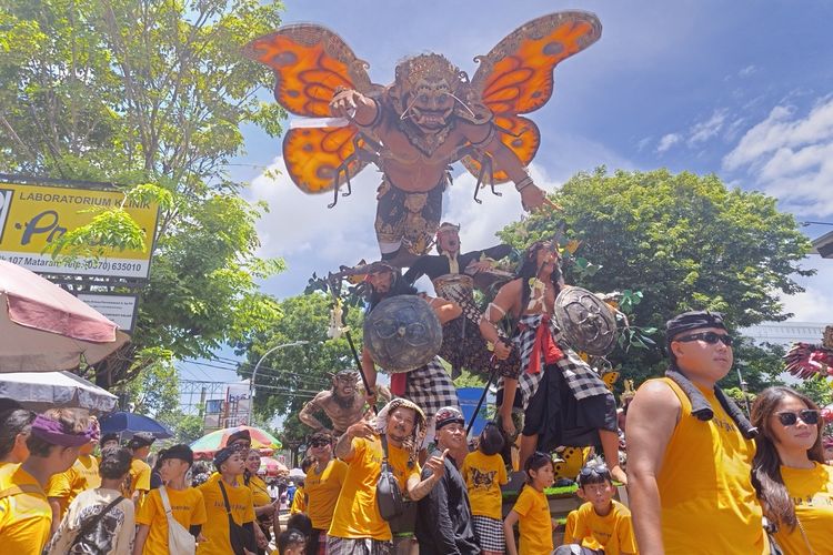 Jelang Nyepi, Parade 105 Ogoh-ogoh di Kota Mataram Berlangsung Meriah