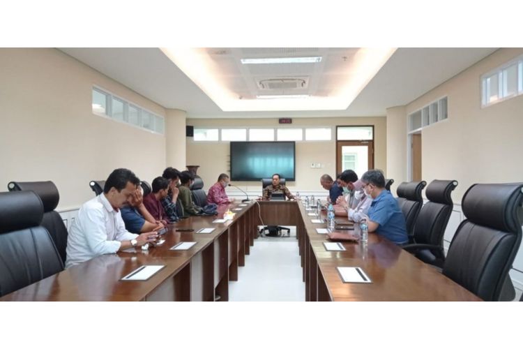 Pertemuan jajaran Rektor dan BEM KBM Untirta membahas ospek yang viral di Twitter. 