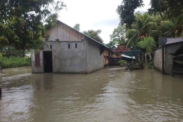 Hujan Deras Picu Banjir di Parigi Moutong, 14 Rumah dan 1 SD Terdampak