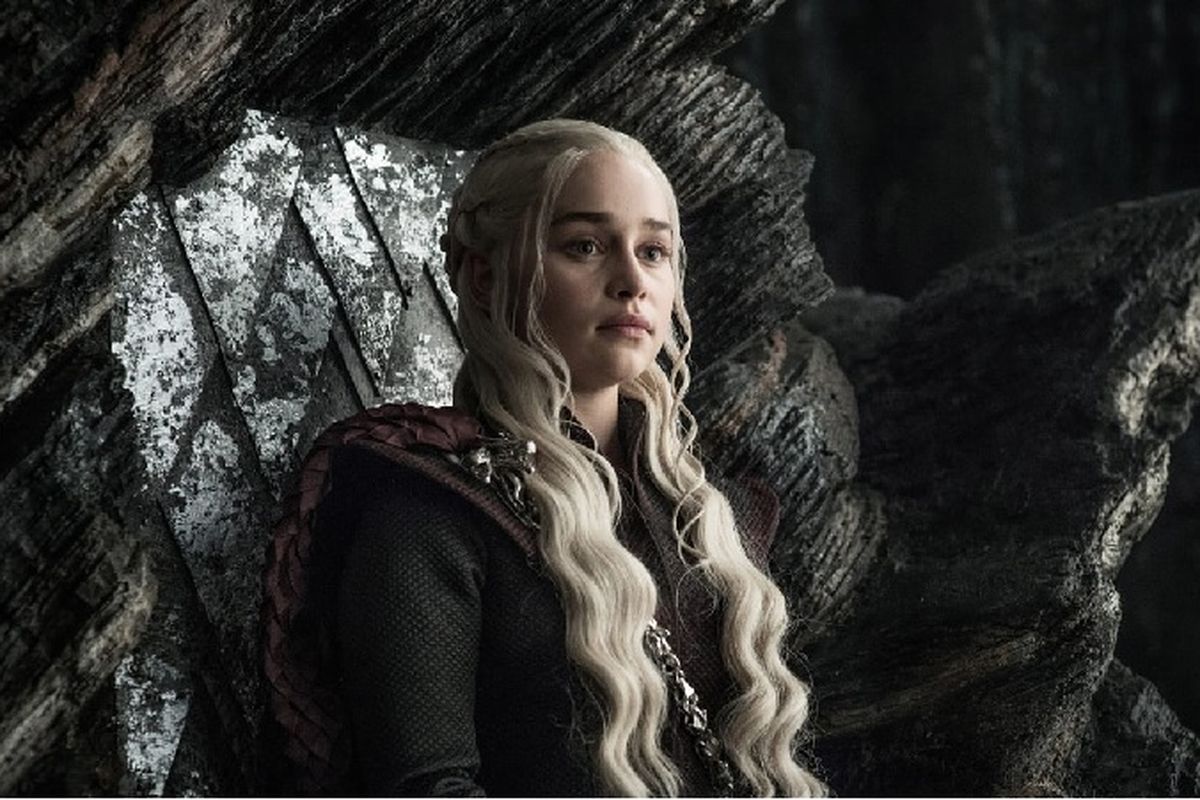 Danaerys Targaryen (Emilia Clarke) dikisahkan menguasai bahasa Valyrian. 