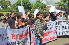 Dianggap Pansos di Tengah Isu Kotak Kosong, Pj Bupati Banyumas Didemo Warga