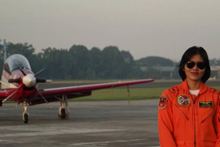 Perempuan pertama dilantik sebagai penerbang pesawat tempur TNI AU di Indonesia, Letda Pnb Ajeng Tresna Dwi Wijayanti.