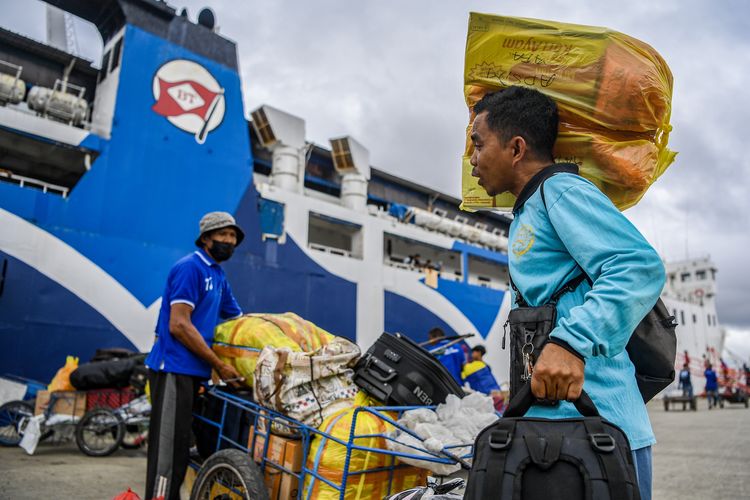 Nasib Buruh di Tengah Ancaman Resesi dan PHK Massal
