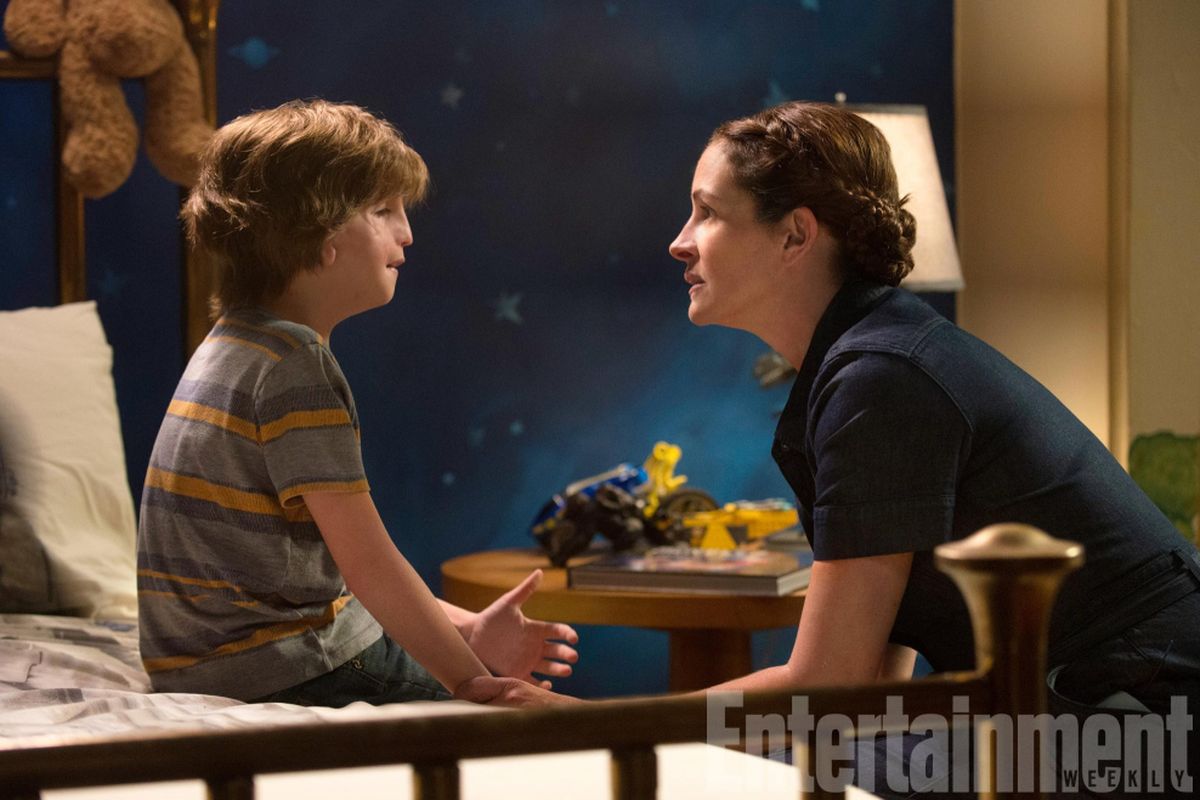 Film Wonder, Jacob Tremblay sebagai Auggie dan Julia Roberts sebagai Isabel