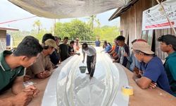 Ganti Kapal Kayu Lapuk, Masyarakat Segun Belajar Buat Kapal Fiberglass Bersama Tim Ekspedisi Patriot