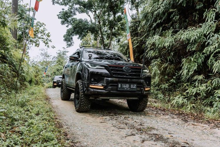 [POPULER OTOMOTIF] BBM Fortuner Mahal, Jaecoo J5 EV vs Geely EX2