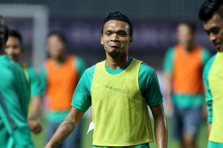 Pemain timnas Indonesia Ferdinand Sinaga berlatih di Stadion Pakansari, Cibinong, Bogor, Jawa Barat, Selasa (13/12/2016). Indonesia akan betanding melawan Thailand pada final Piala AFF Suzuki Cup 2016 leg pertama di Stadion Pakan sari, Rabu (14/12/2016).