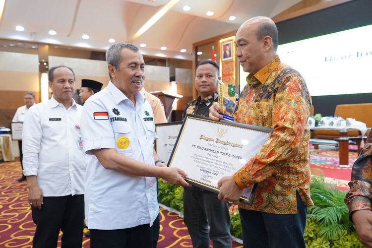 Gubernur Riau Syamsuar dalam acara Riau Investment Forum di Ballroom Dang Merdu, Menara Bank Riau Kepri Syariah, Pekanbaru, Rabu (23/11/2022).
