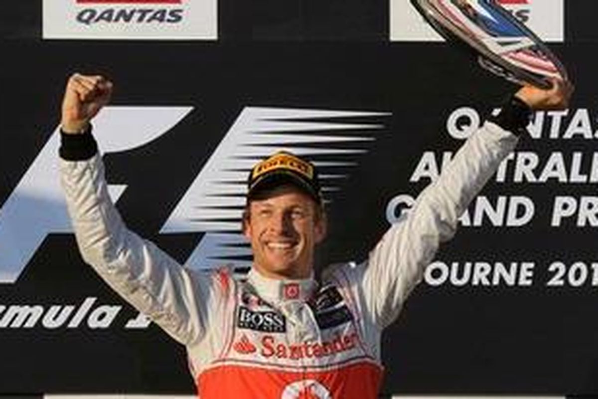 Pebalap McLaren, Jenson Button, usai memenangi GP Australia, Minggu (18/3/12).