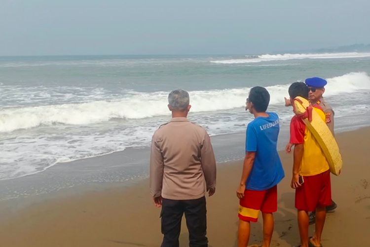 2 Pelajar Terseret Ombak di Pantai Citepus Sukabumi, 1 Masih Dicari