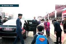 Pakai Tas Superman, Jan Ethes Hadir Bareng Jokowi ke HUT TNI