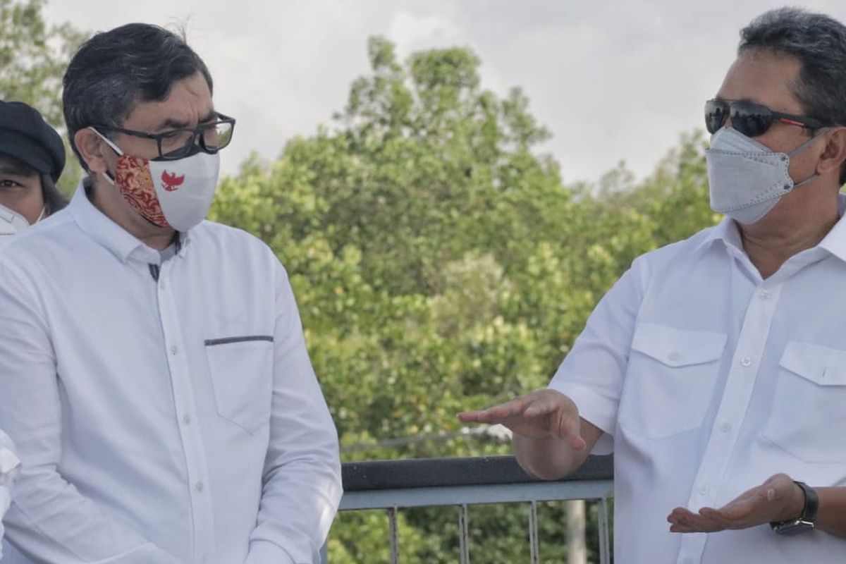 Menteri Kelautan dan Perikanan (Menteri KP) Sakti Wahyu Trenggono saat melakukan kunjungan kerja (kunker) di BROL, yang juga didampingi Bupati dan Wakil Bupati (Wabup) Jembrana serta sejumlah pejabat teras Kementerian KP, Jumat (30/7/2021).

