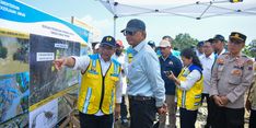 Menteri Dody Instruksikan Normalisasi Sungai Saat Tinjau Penanganan Tanggul Jebol Sungai Tuntang di Grobogan