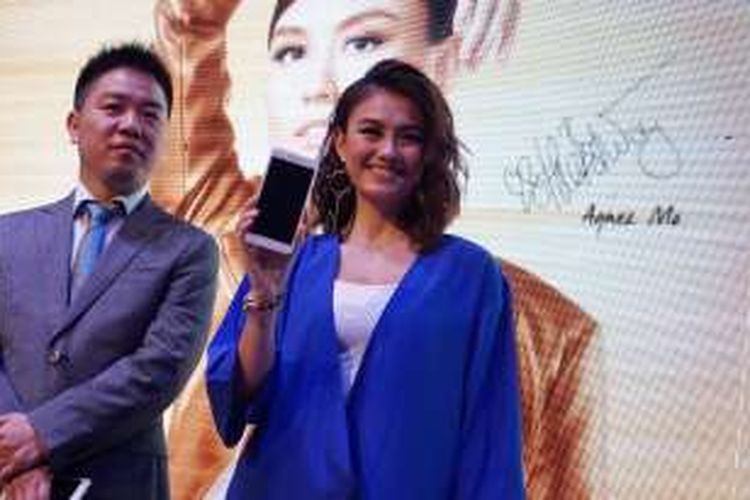 Vokalis Agnez Mo saat ditemui di kawasan SCBD, Jakarta Selatan, Kamis (26/5/2016).