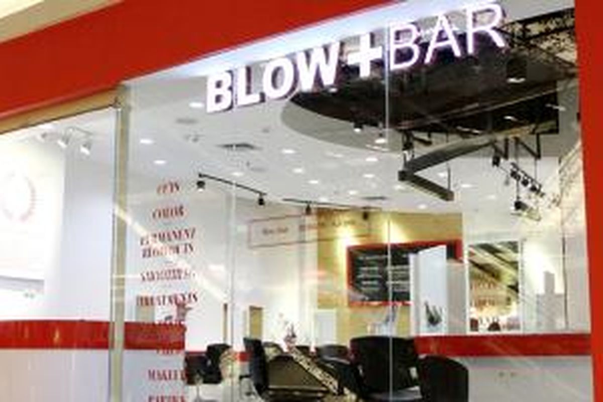 Dengan konsep lebih kasual, Blow   Bar menghadirkan berbagai pilihan menu servis kilat (quickies), perawatan, pewarnaan hingga potongan yang menjadi signature tempat ini. 