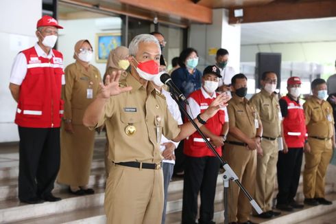 Ganjar Kirim 50 Relawan untuk Bantu Korban Erupsi Gunung Semeru