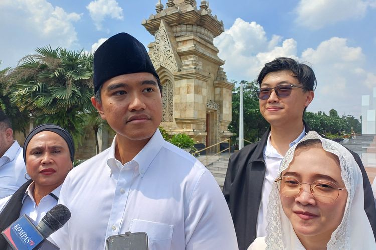 Ketua Umum Partai Solidaritas Indonesia (PSI), Kaesang Pangarep saat ditemui di Kompleks Taman Makam Pahlawan (TMP) Kalibata, Jakarta Selatan, Jumat (22/8/2025).