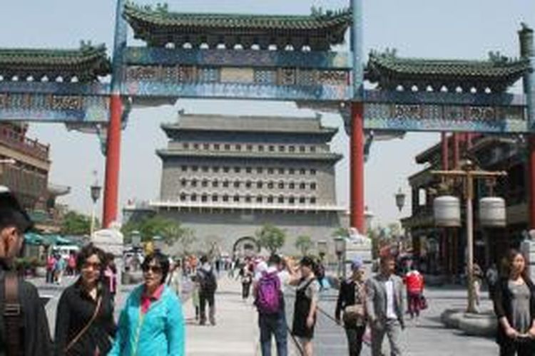 Bangunan bersejarah Menara Archery atau Jianlou berdiri kokoh di kawasan Qianmen, Beijing, Tiongkok.