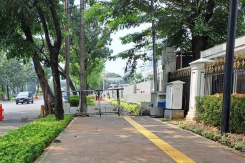 Trotoar di Depan Kedubes AS Ditutup, Koalisi Pejalan Kali Minta Pemprov DKI Turun Tangan
