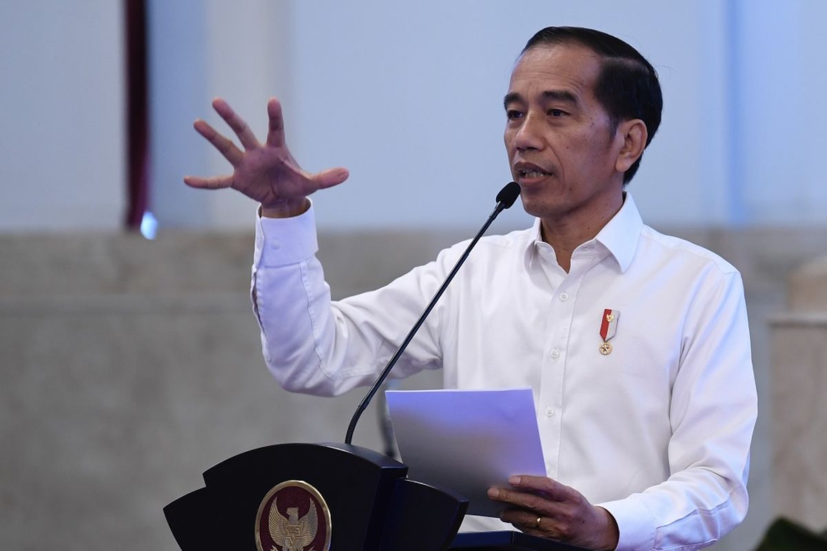 Presiden Joko Widodo memberi sambutan saat meresmikan pengoperasian Palapa Ring di Istana Merdeka, Jakarta, Senin (14/10/2019). Palapa Ring tersebut akan menghubungkan 514 kabupaten dan kota melalui koneksi internet. ANTARA FOTO/Puspa Perwitasari/foc.