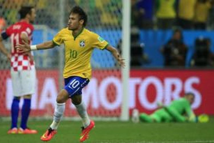 Striker Brasil, Neymar, mencetak gol penyeimbang ke gawang Kroasia pada laga pembuka Piala Dunia 2014 yang berlangsung di Arena Corinthians, Sao Paulo, Kamis atau Jumat (13/6/2014) WIB.