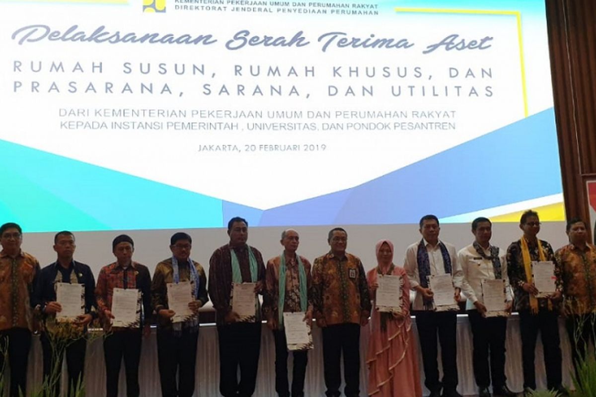 Penyerahan aset barang milik negara (BMN) kepada pemerintah daerah, kementerian, lembaga, universitas, dan pondok pesantren. Jakarta, Rabu (20/2/2019).