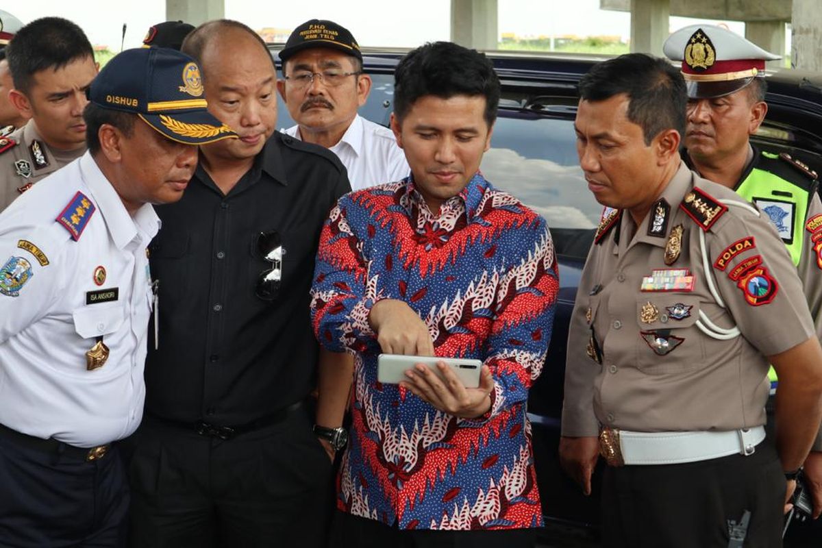 Wakil Gubernur Jawa Timur Emil Dardak bersama Dishub Sidoarjo, Dishub Surabaya, dan Dirlantas Polda Jatim bertemu untuk berusaha mencari solusi perihal Jalan MERR-Pondok Tjandra, Kamis (6/2/2020).