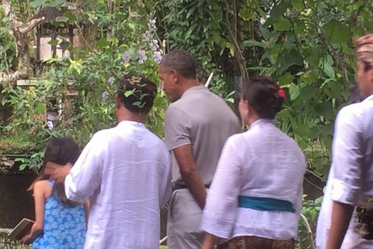 Barack Obama saat mengunjungi Agung Rai Museum Art (Arma) di Desa Pengosekan, Ubud, Gianyar, Bali