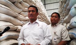 Mentan Bersyukur Stok Beras di Gudang Beras Bulog Surakarta Melimpah