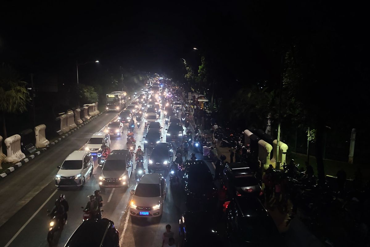 Arus lalu lintas Kawasan Monas Medan Merdeka Barat Menuju Sudirman Padat