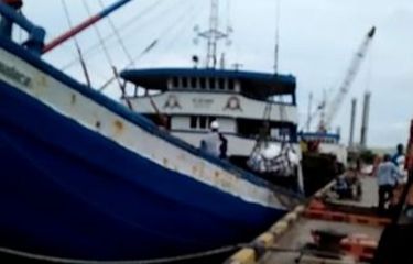 Dihantam Gelombang, Kapal Angkut 650 Ton Pupuk Tenggelam di ...