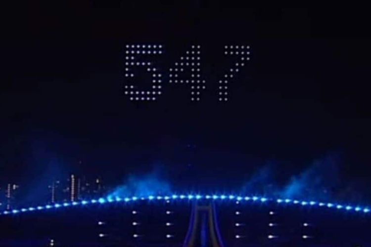 Pertunjukkan drone pada pembukaan SEA Games 2025 di Stadion Rajamangala, Bangkok, Thailand, Selasa (9/12/2025).