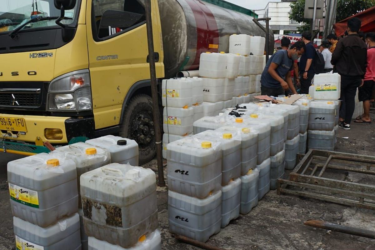 Holding BUMN Pangan atau ID Food kembali mendistribusikan 57,5 ton minyak goreng curah ke pedagang di pasar-pasar tradisional yang ada di wilayah Jakarta dan Jawa Barat. 