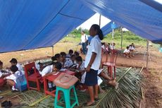 Anak-anak Korban Gempa Maluku Sekolah di Tenda Darurat Beralaskan Daun Kelapa