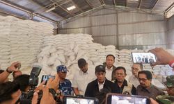 Pemprov Sumut Terima Bantuan 600 Ton Beras, Mentan Amran Pastikan Stok Aman