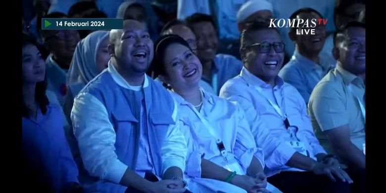 Politikus Partai Gerindra Titiek Soeharto dan putra Prabowo, Didiet Prabowo, hadir di pidato Prabowo Subianto di Istora Senayan, Jakarta, Rabu (14/2/2024) malam.
