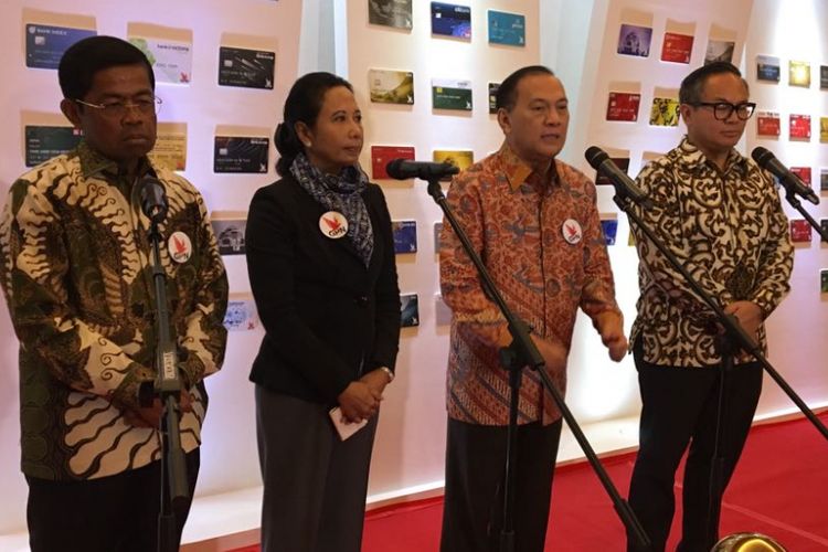 Suasana peluncuran bersama kartu berlogo Gerbang Pembayaran Nasional (GPN) di Bank Indonesia, Kamis (3/5/2018). Turut hadir Gubernur BI Agus Martowardojo, Menteri BUMN Rini Soemarno, Menteri Sosial Idrus Marham, serta pemangku kepentingan lain dari perbankan, Otoritas Jasa Keuangan, dan perwakilan asosiasi terkait.