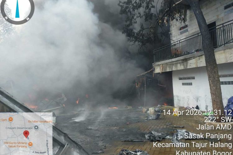 Kebakaran Gudang Sparepart Motor di Tajurhalang, Asap Pekat Selimuti Lokasi