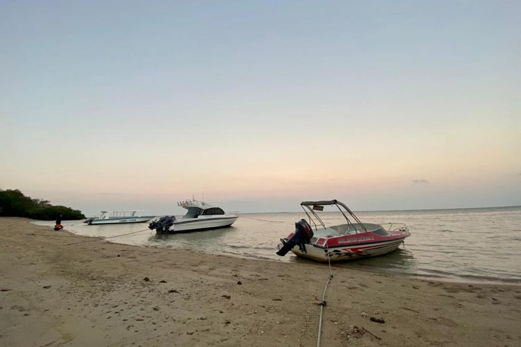 Pantai Bama di Taman Nasional Baluran, Banyuwangi-Situbondo, Jawa Timur. 