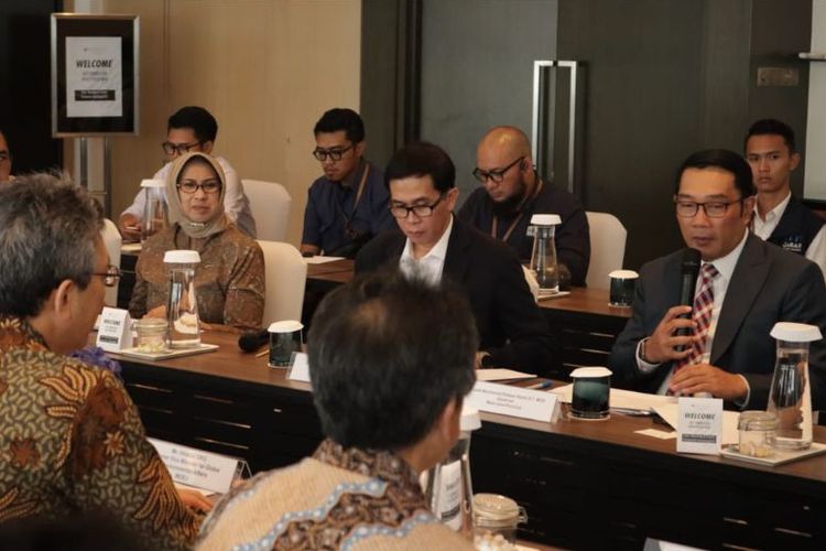 Gubernur Jawa Barat Ridwan Kamil memaparkan konsep kerja sama pengelolaan TPPAS Legok Nangka kepada Kementerian Lingkungan Hidup Jepang di Hotel Pullman Thamrin BCD, Senin (17/7/2023).